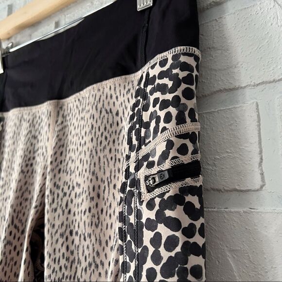 Lululemon Top Speed Crop Running Tights Cream Black Animal Print 4 - Picture 8 of 15